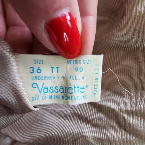 Vtg Vassarette nylon nude slip dress lace Slit in front  size‎ 36 TT - Picture 5 of 6